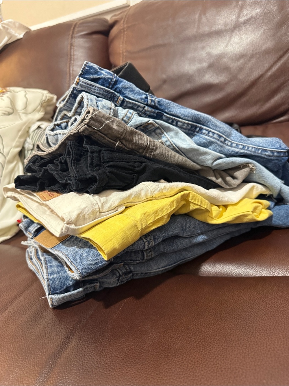 Bundle of 12 size Xs-small shorts mix-Zara H&M american eagle forever 21 etc